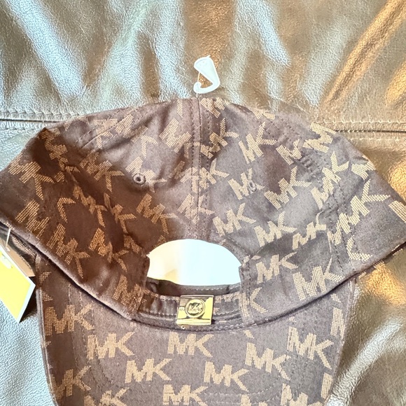 ✅NEW “Michael Kors” Tan Monogram Baseball Cap 🧢 - Picture 5 of 5